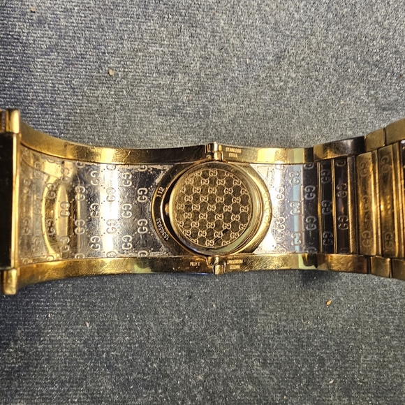Gucci Bangle/Watch - Picture 4 of 4
